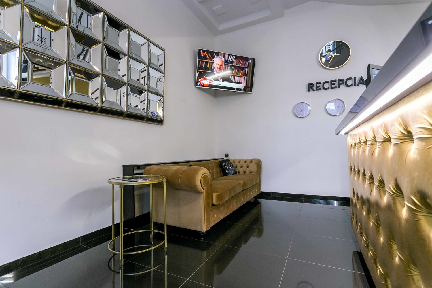  booking GOLDEN Apartments